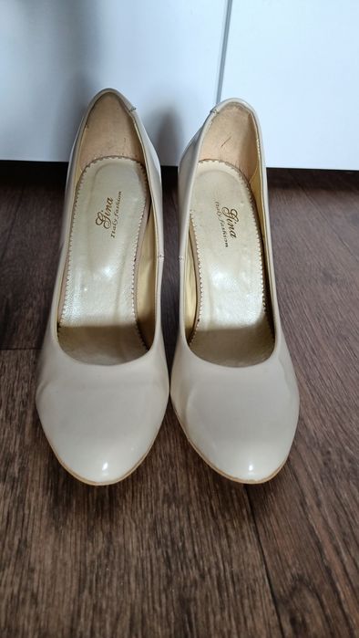 Туфлі на підборах