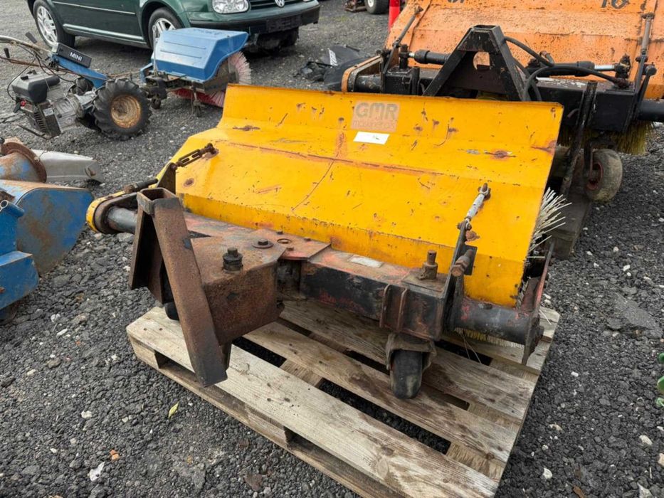 Szczotka zamiatarka do ciagniczka