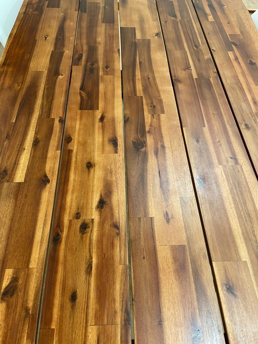 Conjunto mesa e cadeiras