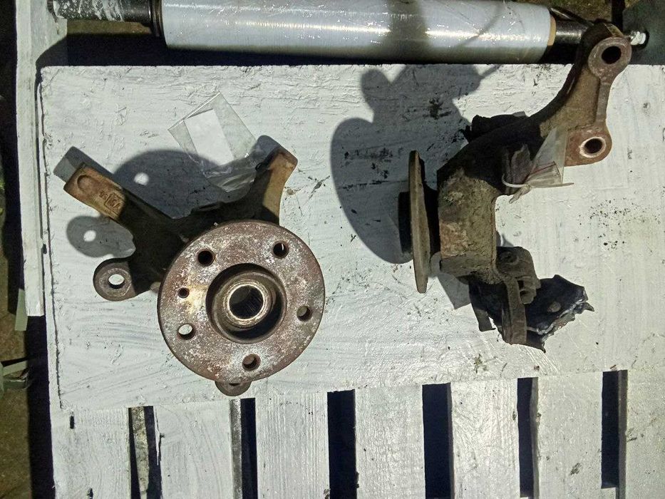 Кулак поворотний R/L Vito 638 Bosch