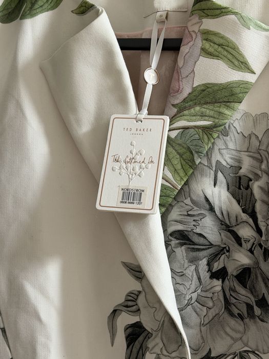 Ціна на сайтах 490$+ (21 000₴+)відам набагато дешевше,нове,ted baker