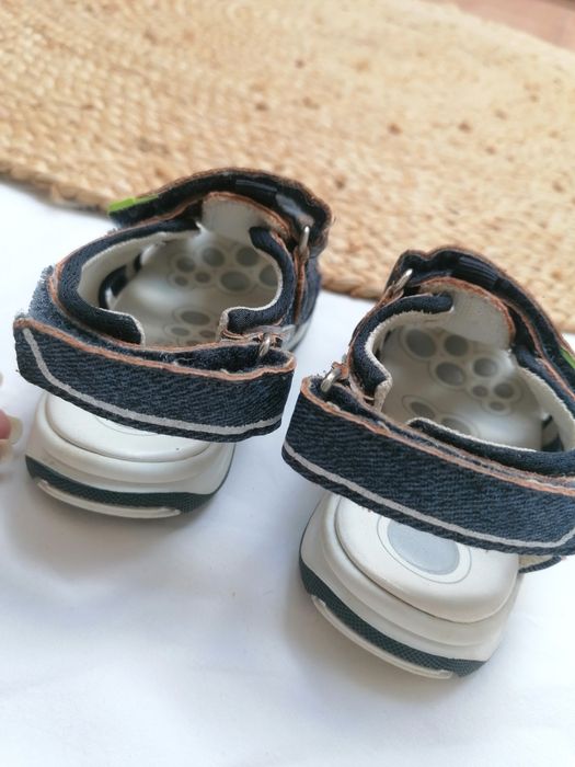 Sandálias Azuis Escuras de Bebé