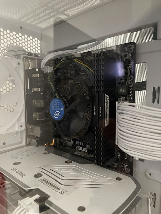 Motherboard Asus + CPU I7 6700 + Intel Cooler