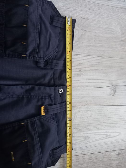 Продам рабочие шорты  DeWALT