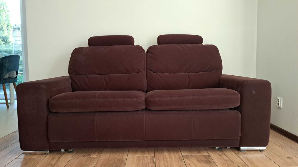 Bardzo wygodna sofa z funkcją spania i pojemnikiem na pościel