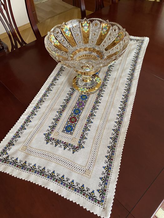 Вишита салфетка (ручна робота)