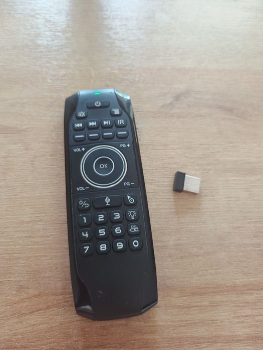 Pilot uniwersalny, mysz, żyroskop, klawiatura , stan bdb, akumulator,