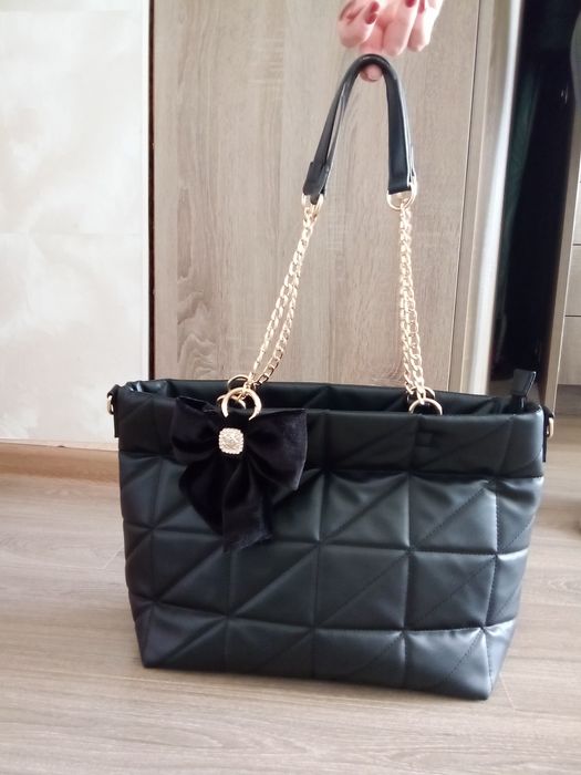 Сумка женская, чёрного цвета.