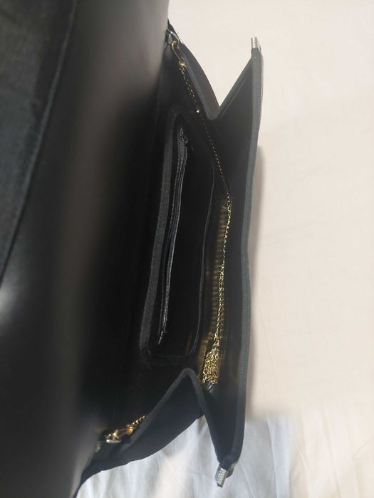 Mala prateada de mão (clutch) ou tiracolo