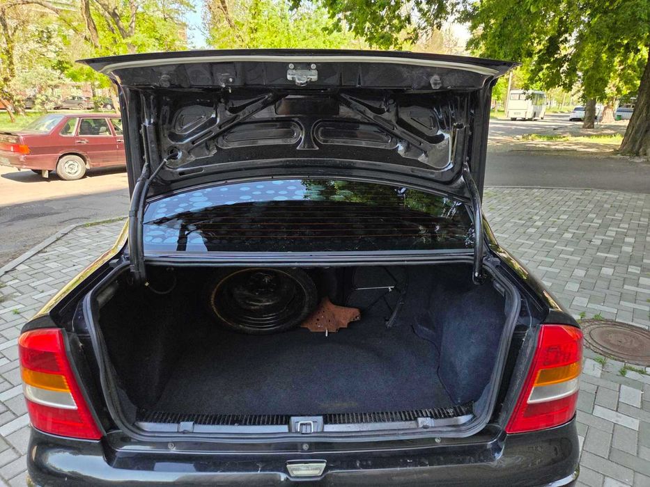 Продам Opel Astra 2006р. Один власник з автосалону, рідний пробіг!