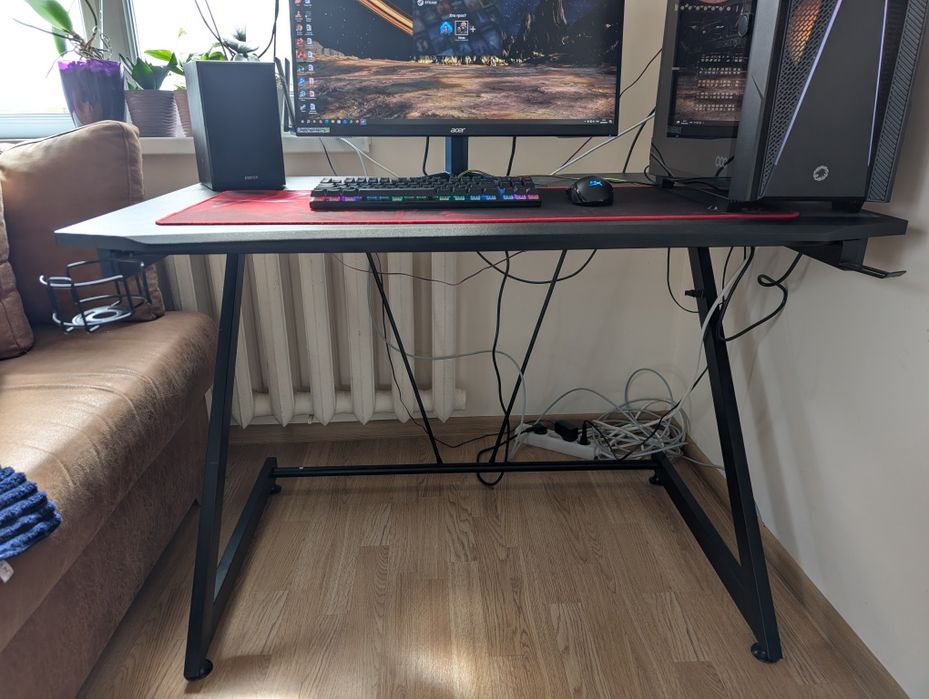 Комп'ютерний стіл Trust GXT 711X