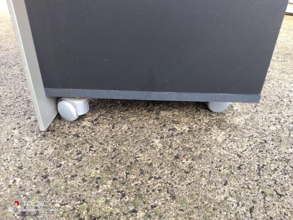 Mesinha de apoio com rodinhas