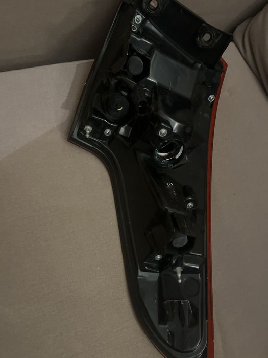 Lampa lewa tylna qashqai j11