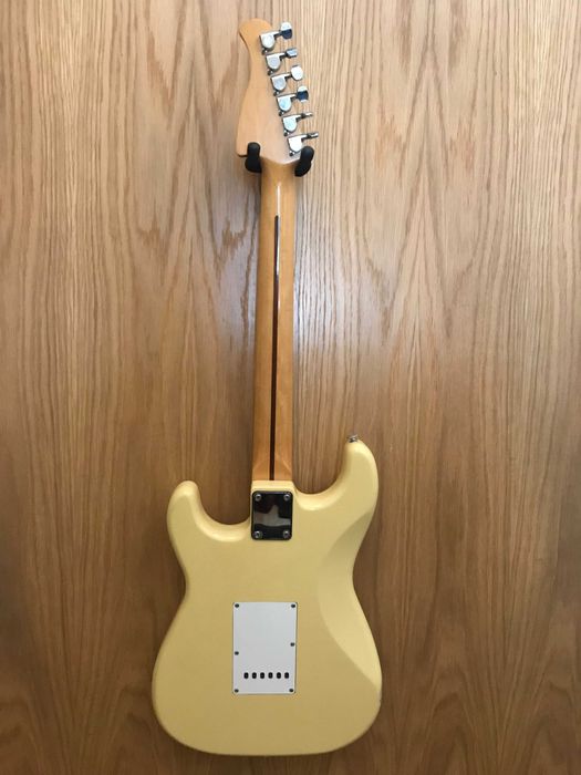 Fenix Stratocaster Guitarra Electrica - Vintage Radio Amarelo