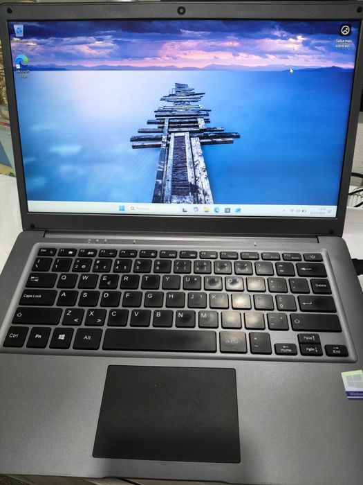 Portátil Lenovo bem estimado como novo