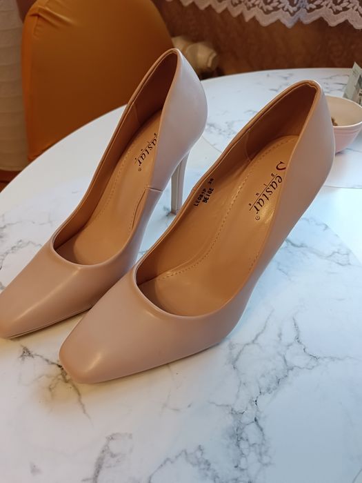 Nowe buty 38,na obcasie Seastar. Pudrowy róż.