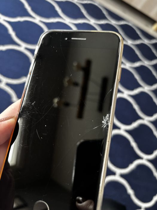 iPhone SE 64 G telefon