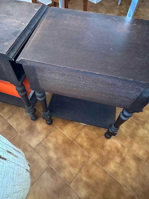 2 mesas de cabeceira Apenas 25€ as duas!