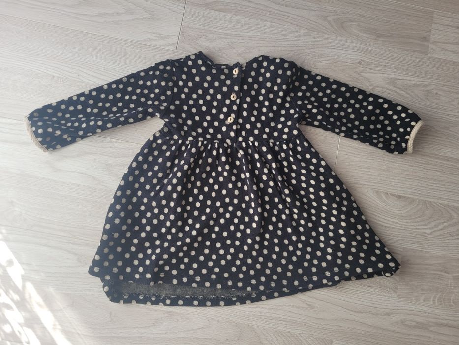 Śliczna sukienka z długim rękawem