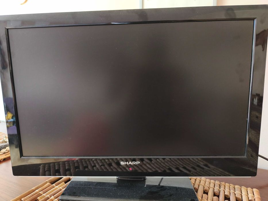 Telewizor SHARP. Stan bardzo dobry. mało używany.  Polecam.