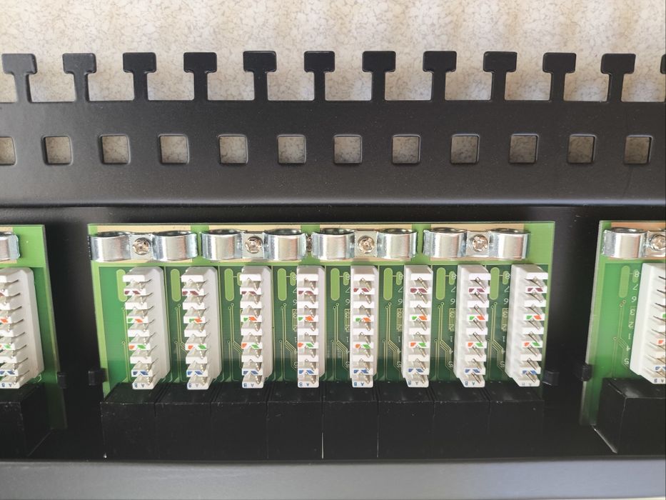 Patch panel RACK 19'' NEKU kat.5e 24p UTP wys. 1U
