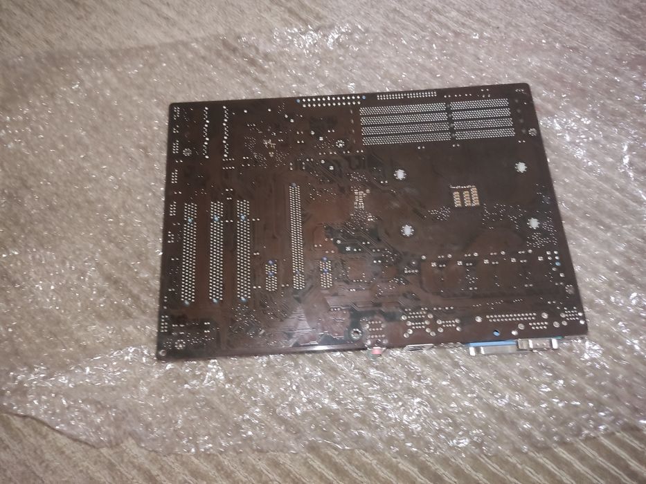 Продам материрку Asus M4A77T