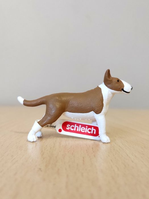 Kolekcjonerska figurka psa Schleich.