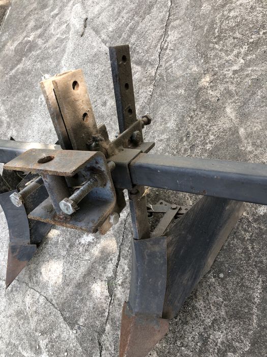 Плуг на китайський трактор