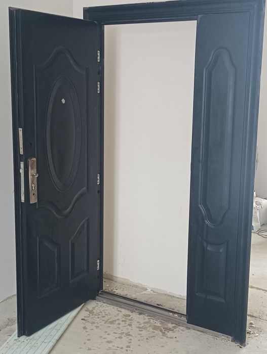Вхідні  двохстворчості двері
