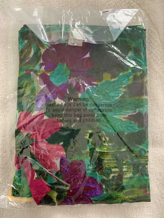 Echarpe de Pescoço Florido, Novo