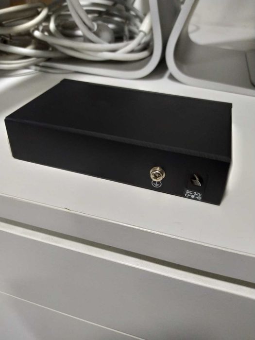 Switch Safire SF-SW0604POE-60 POE 2x 10/100M Uplink + 4x POE 10/100 Port Ideal para CCTV em bom estado