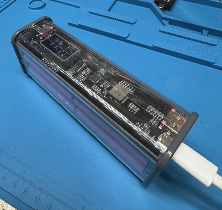 Павербанк 28000 mAh. 22 W с быстрой зарядкой, прозрачный корпус