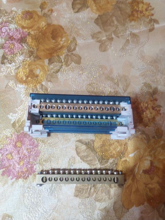 Двухполюсный распределительный блок BD 40A, 34 выходов