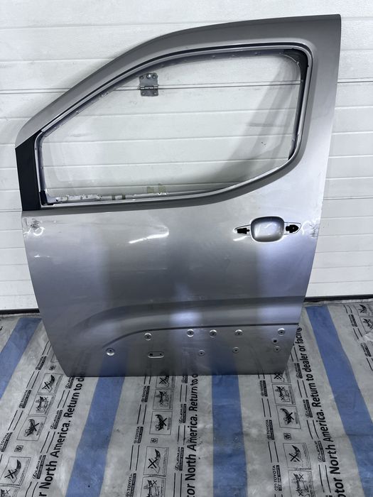 Двері передні ліва Б/В 9822696380 TOYOTA ProAce , CITROEN ,PEUGEOT