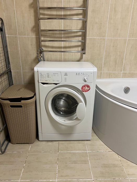 Продам пральну машину Індесіт 6 кг