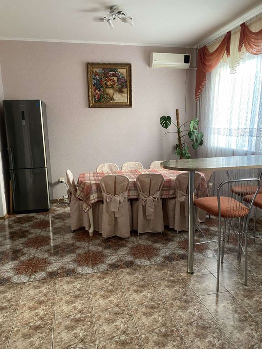 Продається двоповерховий будинок у місті Берестин.