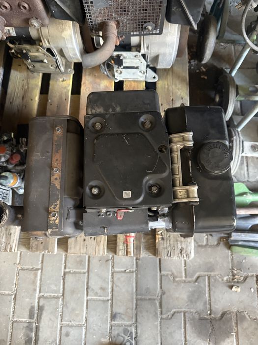 silnik yanmar L100  rozrusznik