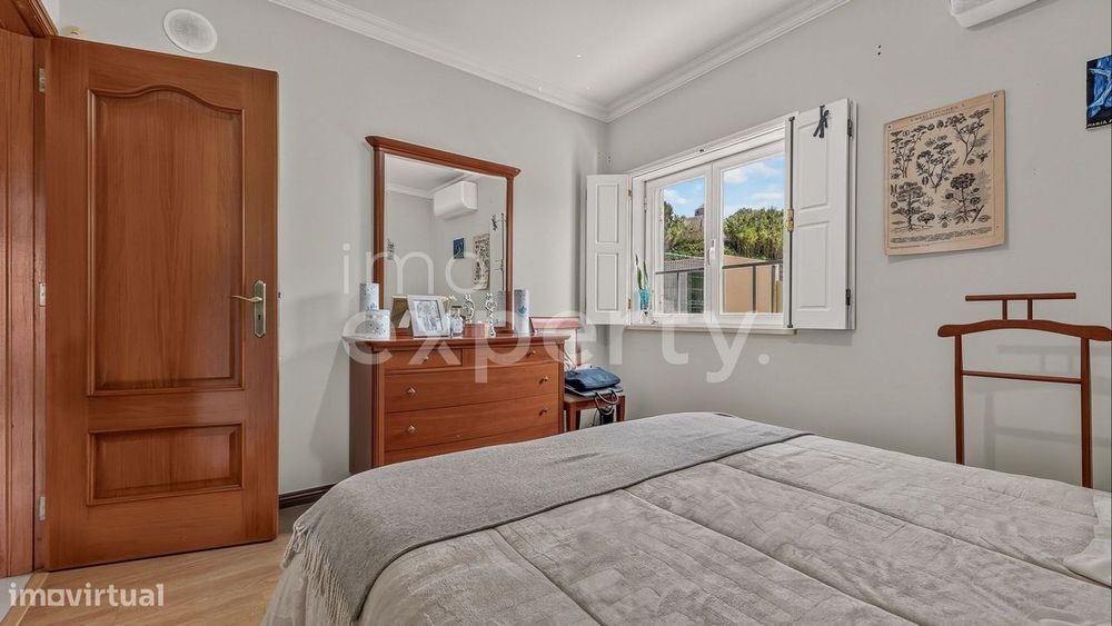Moradia com 3 suites e piscina coberta a 10 min das praias da Ericeira