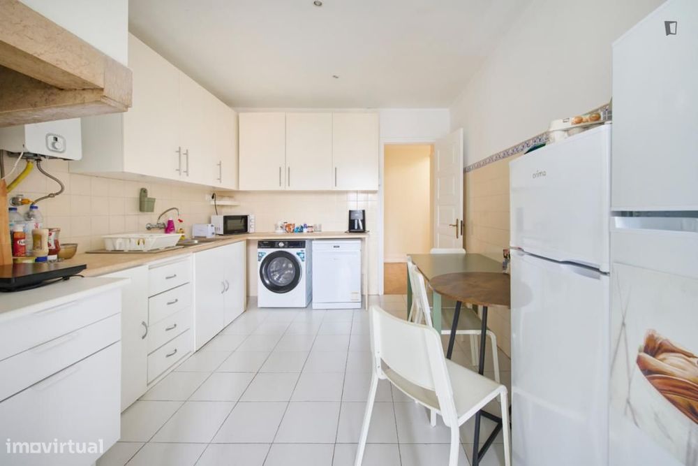 Quarto - localizado em Entrecampos Lisbon
