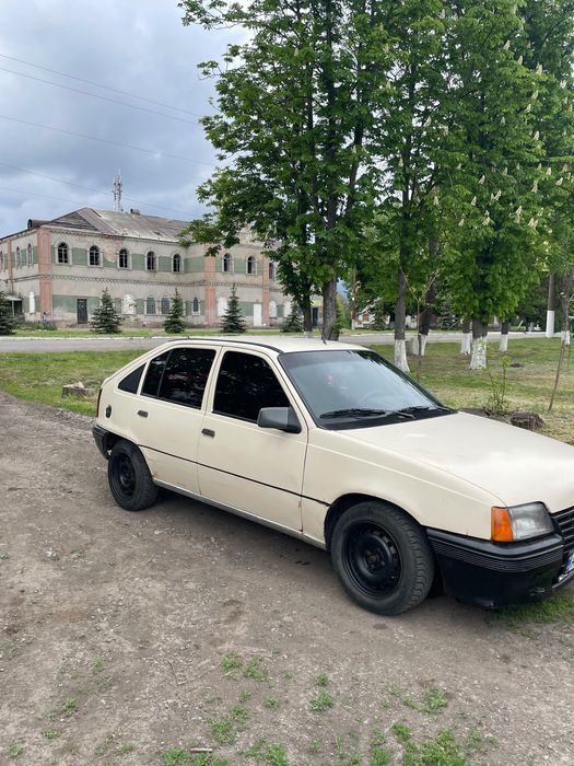 Продам машину Опель кадет