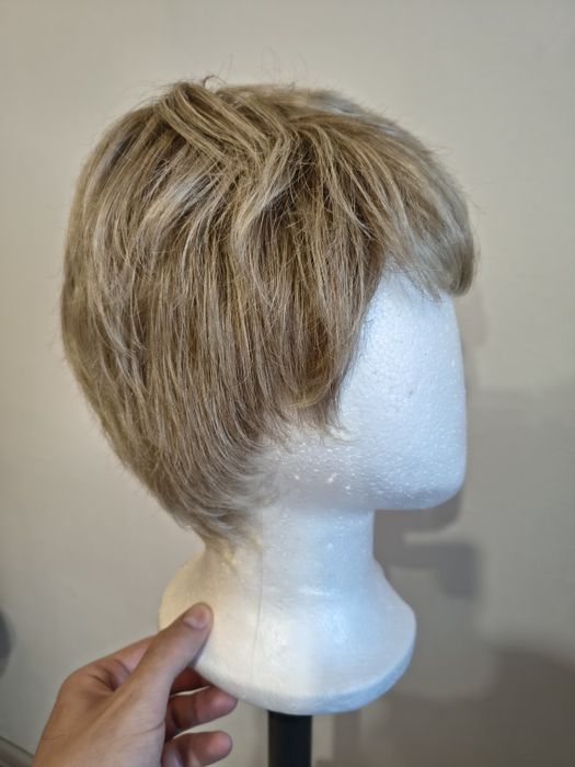 Peruka blond ,krótka pasemka