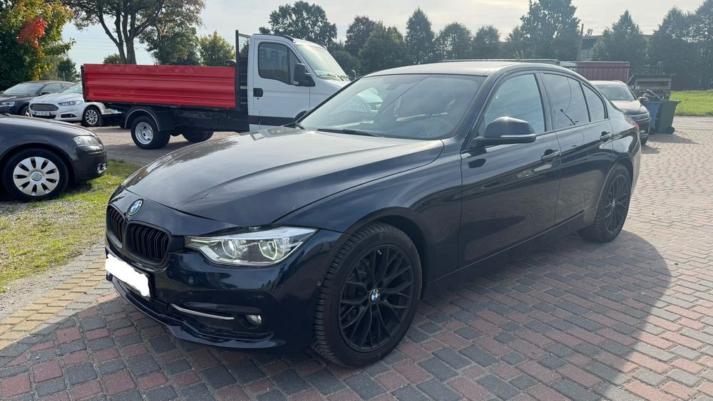 BMW Seria 3 2,0 diesel automat zadbana sedan niski przebieg zarejestrowana zamiana