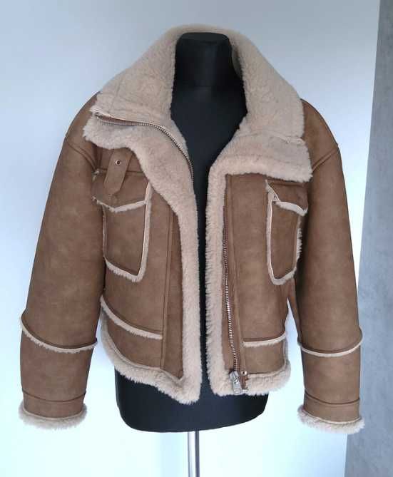 Bershka Jasnobrązowa kurtka damska r. M z imitacji zamszu kożuszek