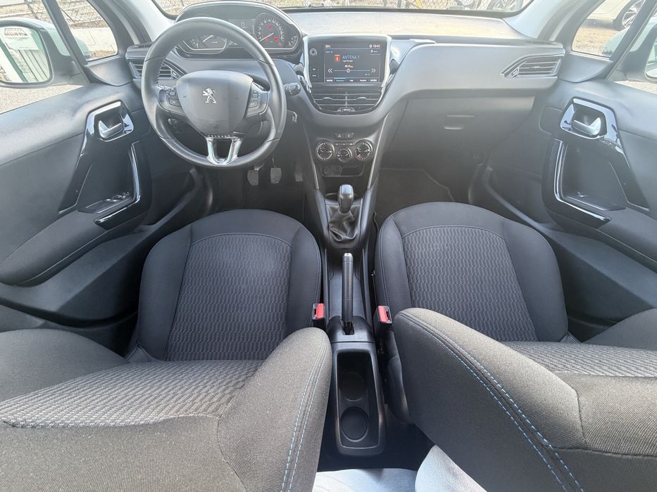 Peugeot 208 1.2 PureTech Signature