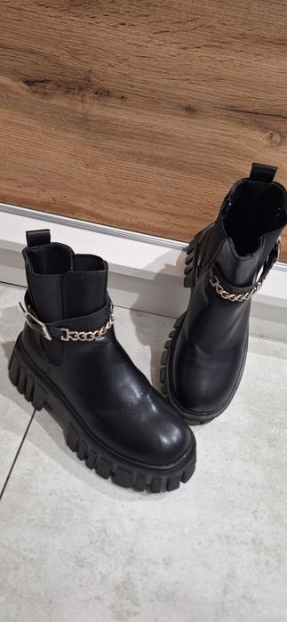 Czarne workery botki lekkie r 37 ozdoba łańcuszek
