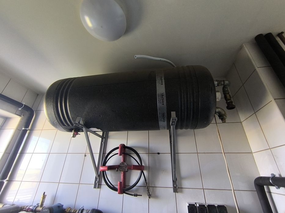 Bojler Kospel z podwójną wężownicą 120l i grzałką 2kW
