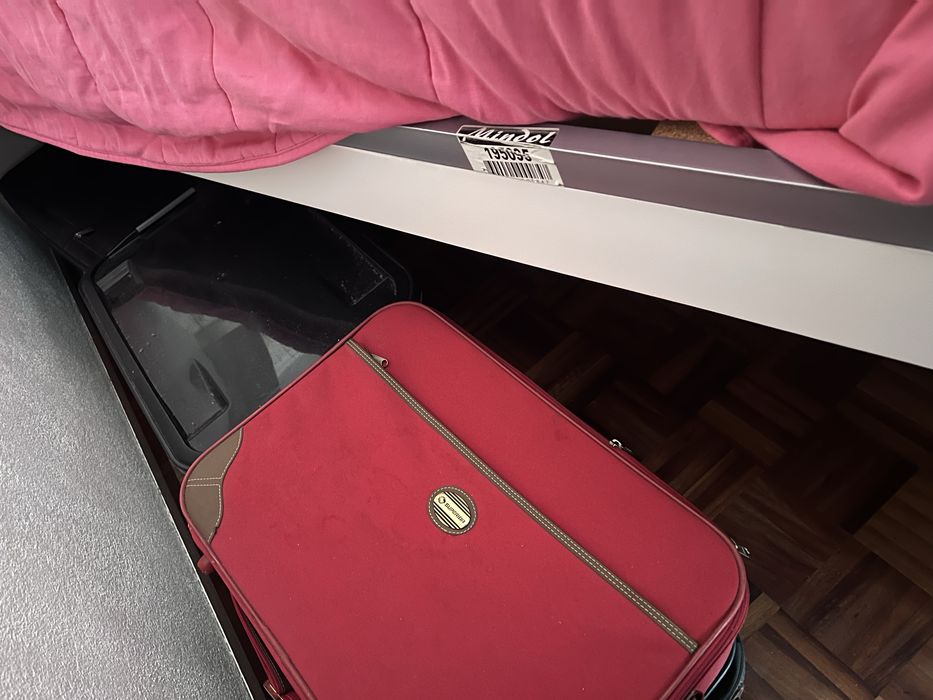 Cama solteiro com arrumaçao +  Colchão
