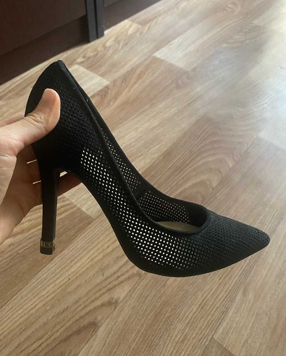 Туфлі шкіряні GUESS