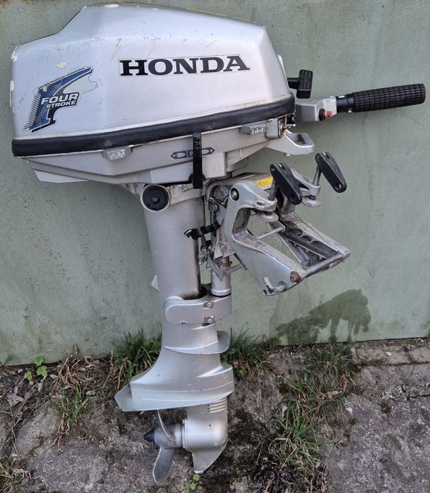 Продам подвесной лодочный мотор Honda BF5A 5 л.с 2005 года