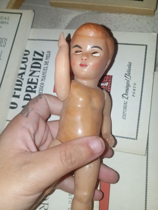 Boneco bebe plástico sem marca e sem data pequeno